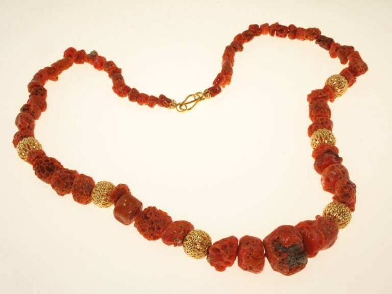 Collana corallo rosso Bologna