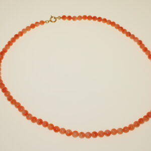 Girocollo corallo rosa mm 5 con moschettone di oro giallo   cm 42