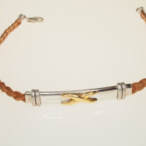 Bracciale di cuoio a strisce intrecciate con piastrino e chiusura di oro bianco – oro g. 6,95
