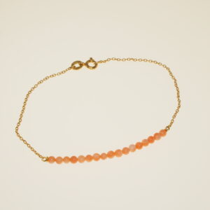 Bracciale catena rolò oro giallo con al centro coralli rosa infilati con filo d’oro rigido – cm. 18 oro gr. 1,30