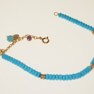 Bracciale di catena tonda dorata con infilate palline di turchese sintetico e catena rolò dorata con pendenti cm 20