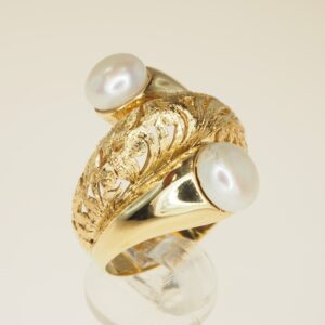 Anello contrarier con gambo traforato e due perle coltivate in acqua dolce a cipolla taglia 15 - oro g. 8,60