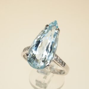 Anello con acquamarina a Bologna