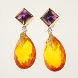 orecchini a  pendente con ametista quadrata, brillante e ambra a goccia faccettata      oro gr. 9,00   brillanti ct. 0,14